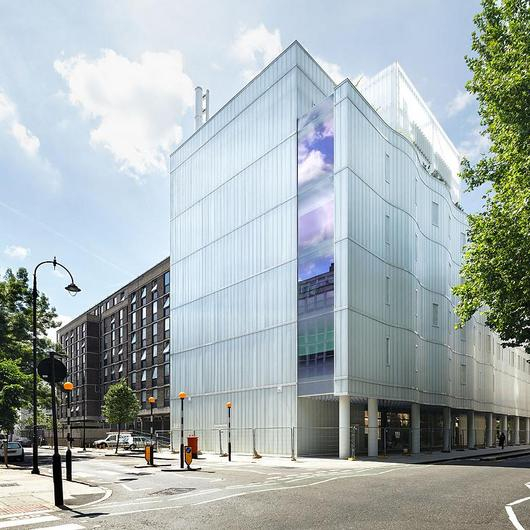 Profiled Glass at Sainsbury Wellcome Centre / Lamberts