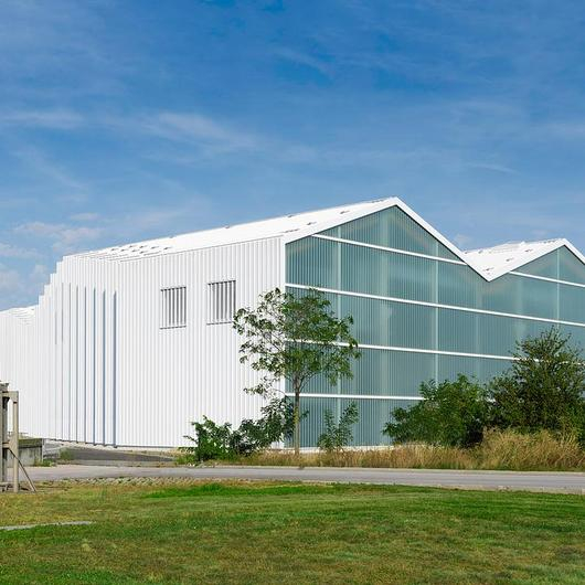 Profiled Glass at Vienna Simmering Heat Pump / Lamberts