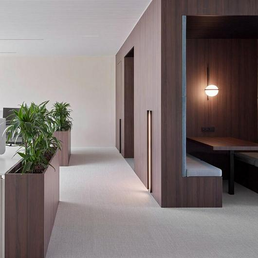 Woven Flooring Solutions in Antwerp Offices / ntgrate