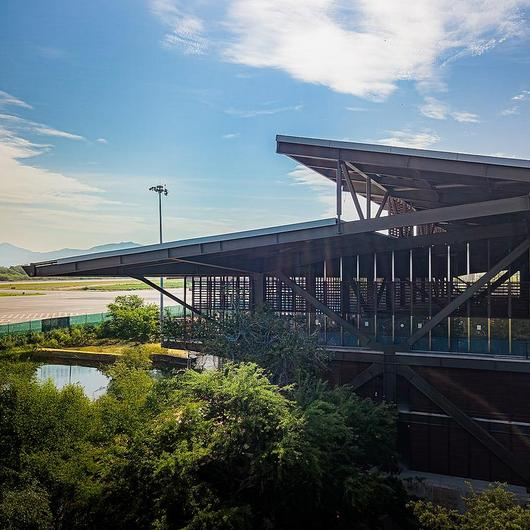Panel aislante en Aeropuerto de Puerto Escondido / Kingspan México 