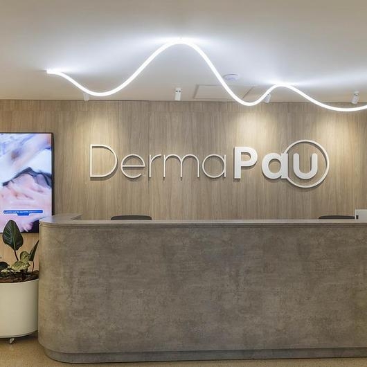 Tableros de madera en clínica dermatológica / Duratex
