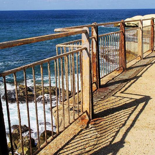 Cómo evitar la corrosión de cercos en la costa / Deacero