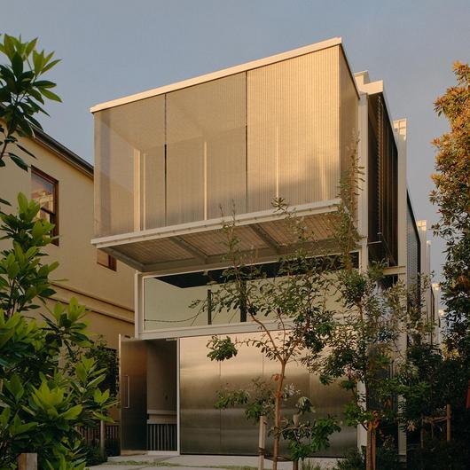 External Venetian Blinds in Bondi House / Shade Factor
