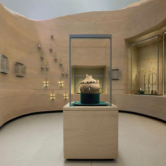 Display Cases in the Zayed National Museum / Goppion